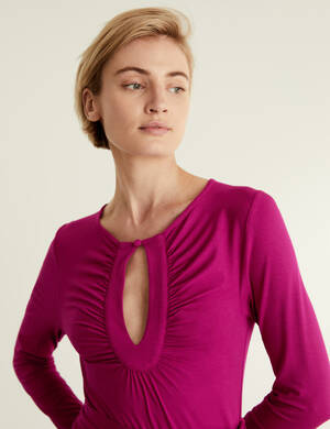 marksandspencer_AW22_Partywear_T97_6350D_zerzejove maxi saty s vystrihem_ruzova_5399Kc_modelka.jpg